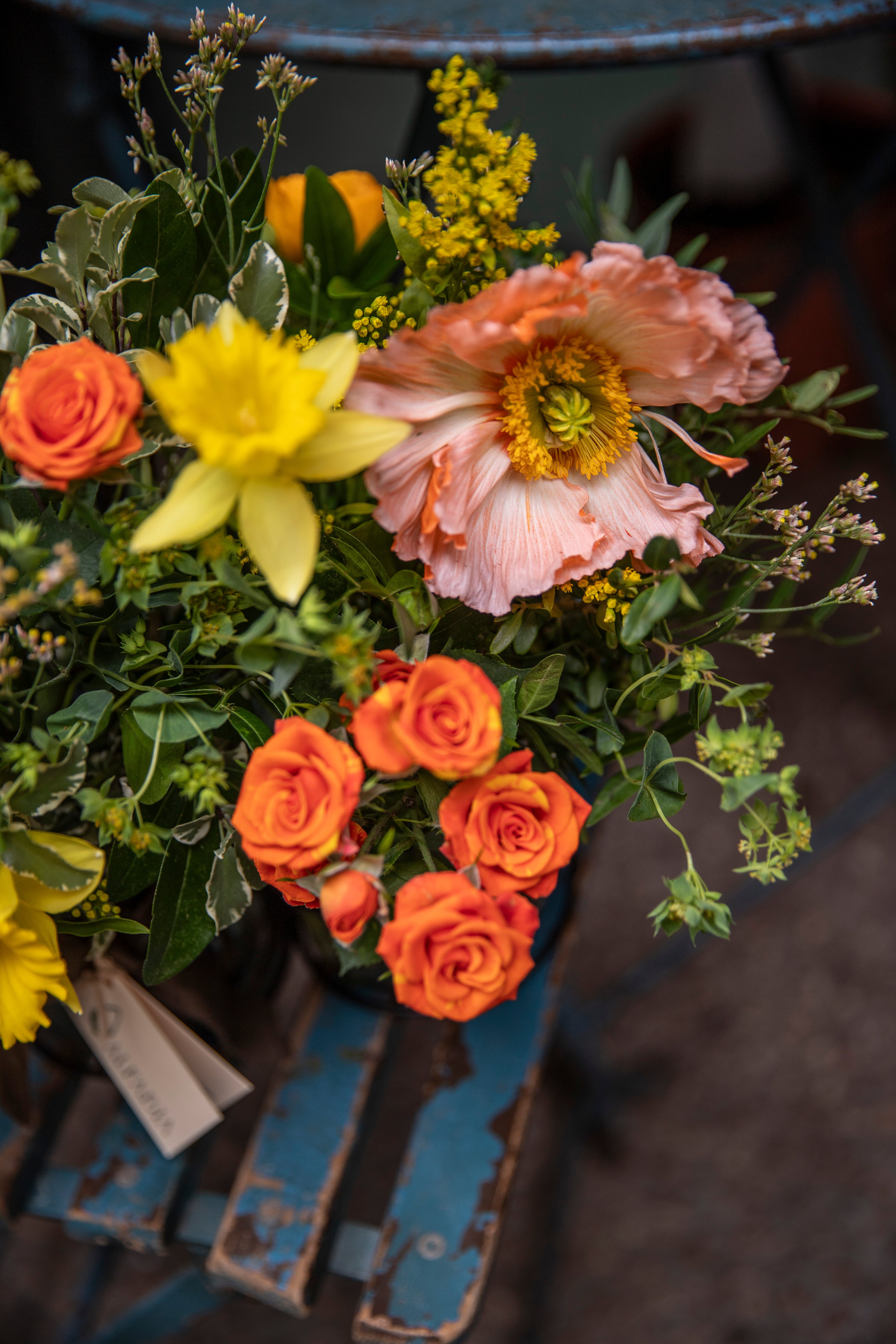 Trío de jarroncitos en tonos naranjas y amarillos