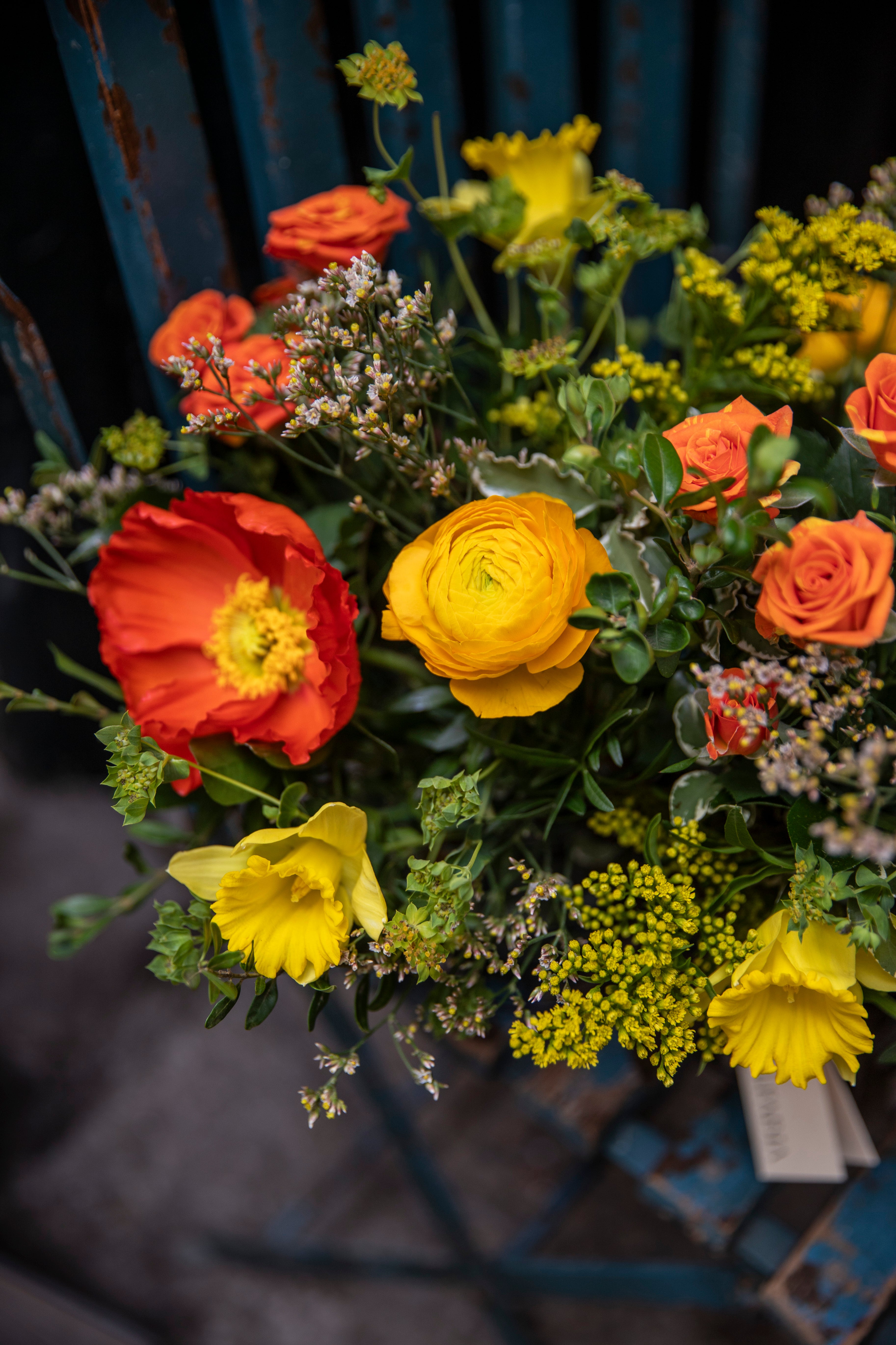 Trío de jarroncitos en tonos naranjas y amarillos