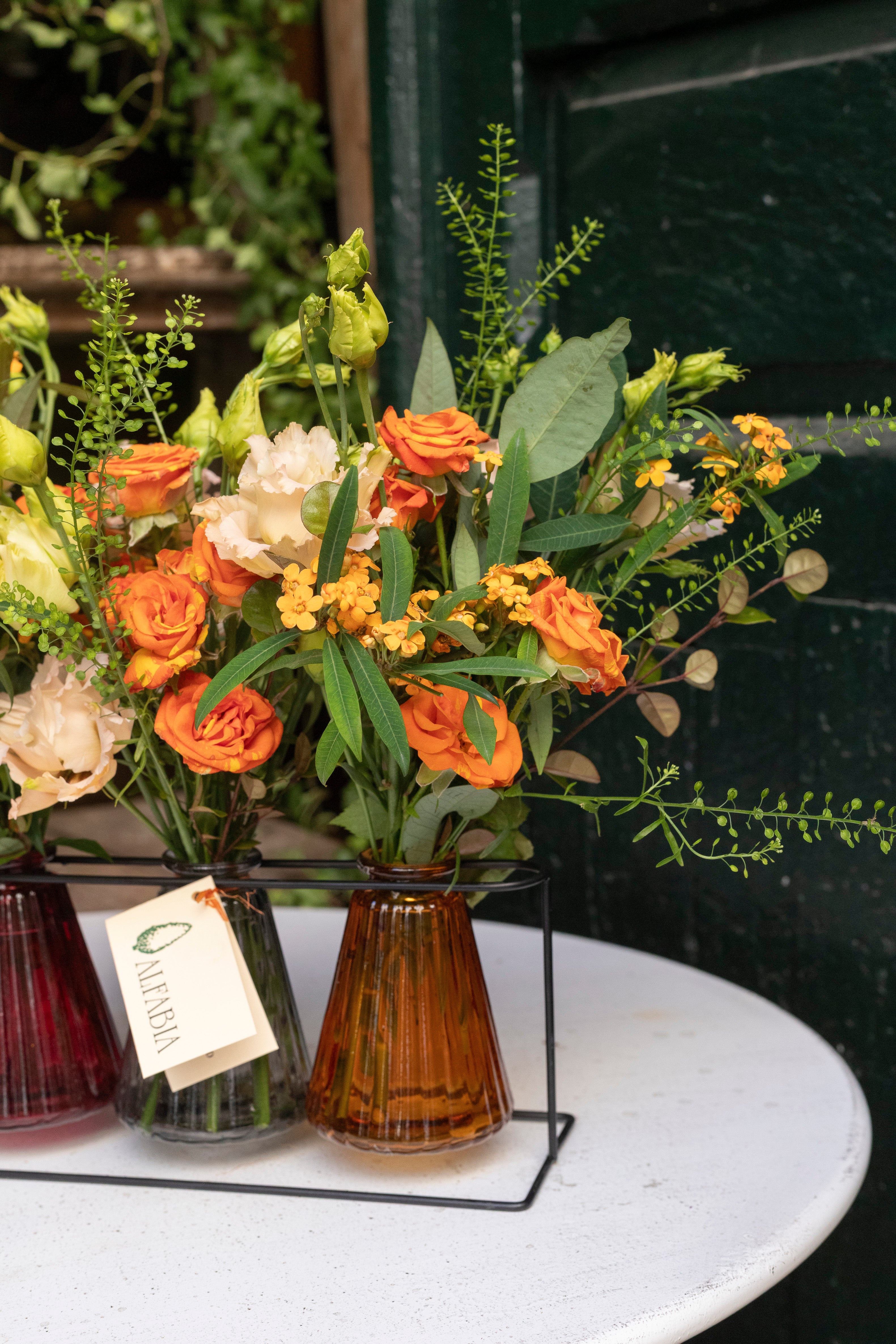 Jarrones colgantes en tonos marrones