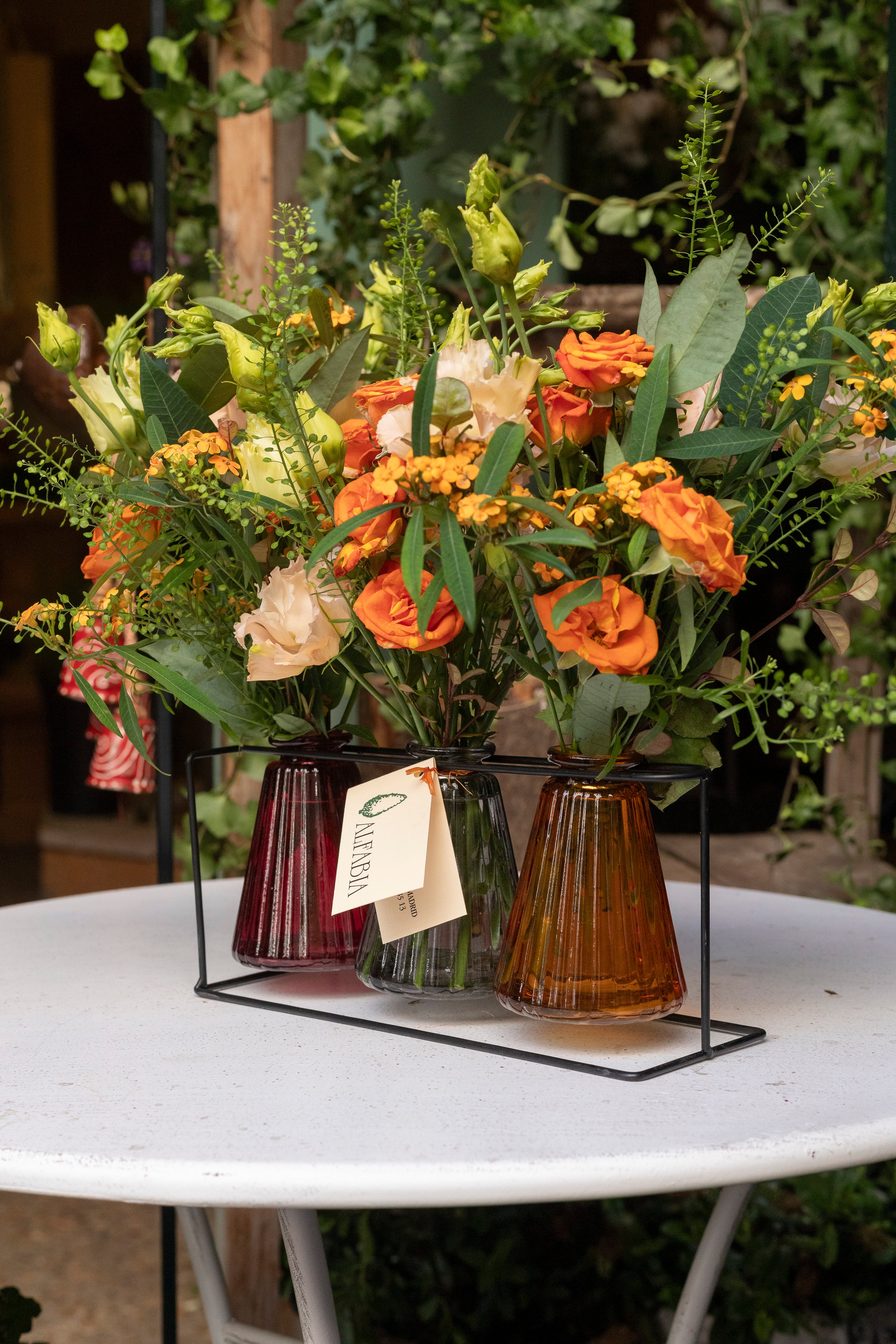 Jarrones colgantes en tonos marrones