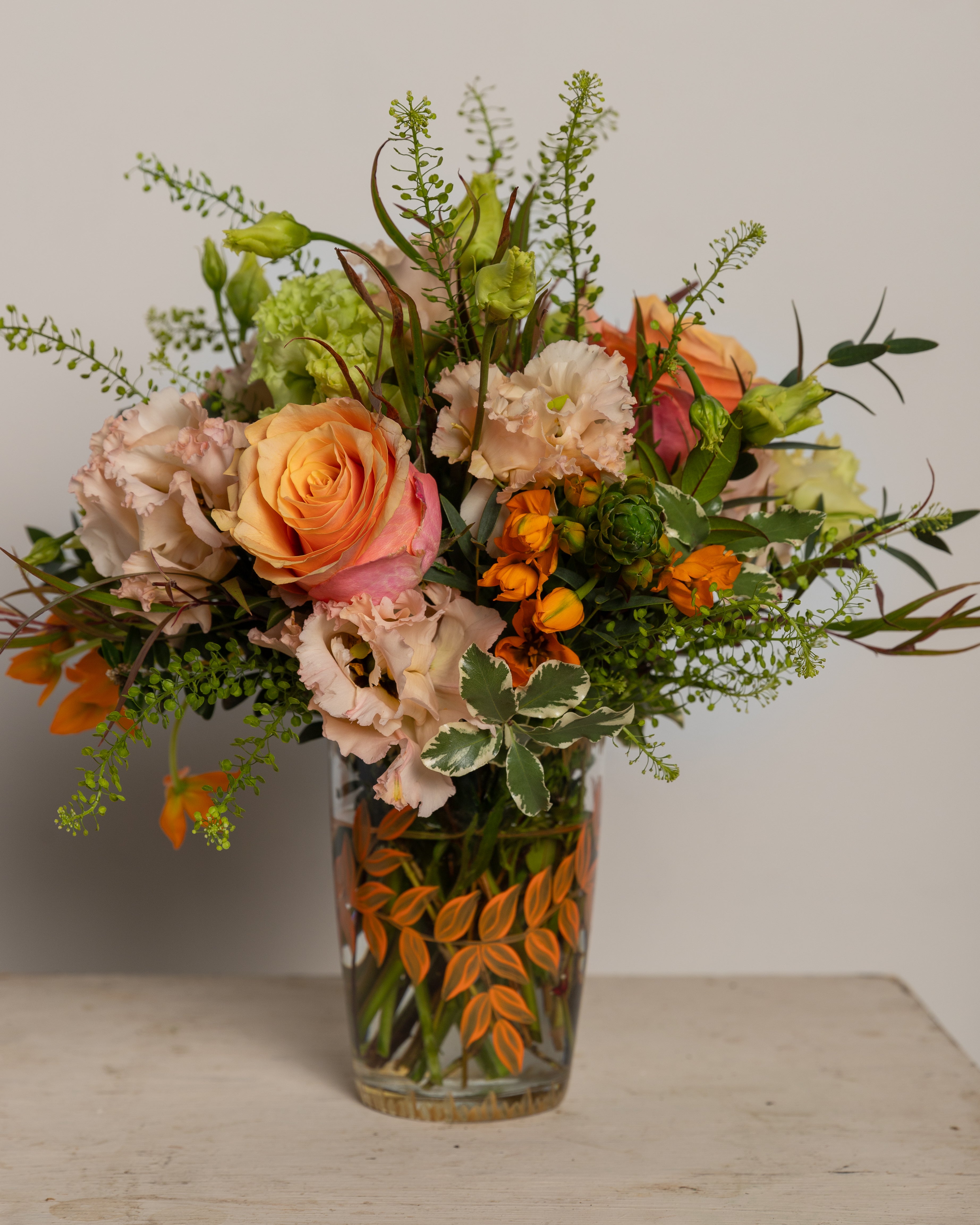 Vaso pintado a mano con flores