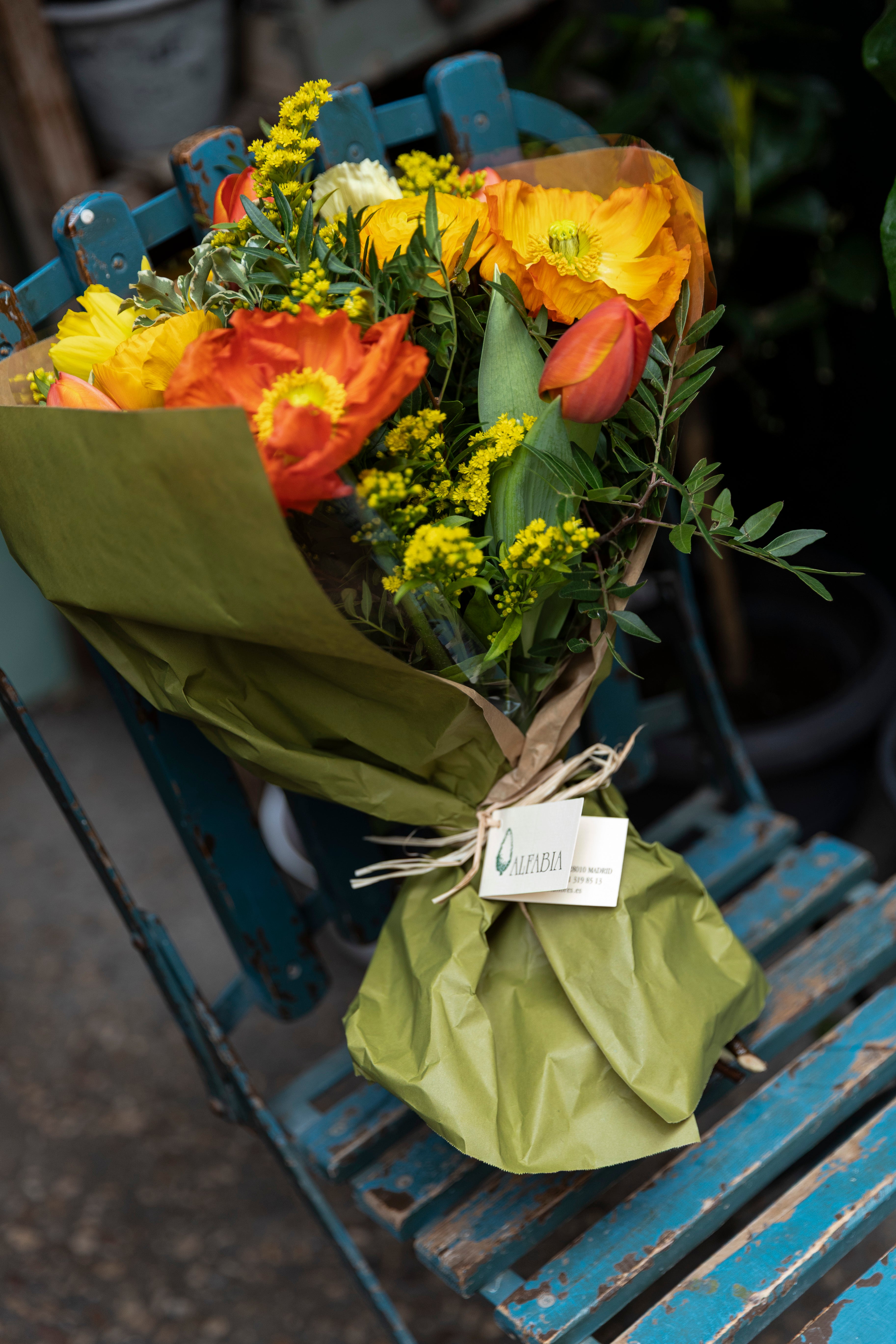 Ramo pequeño de flores de temporada