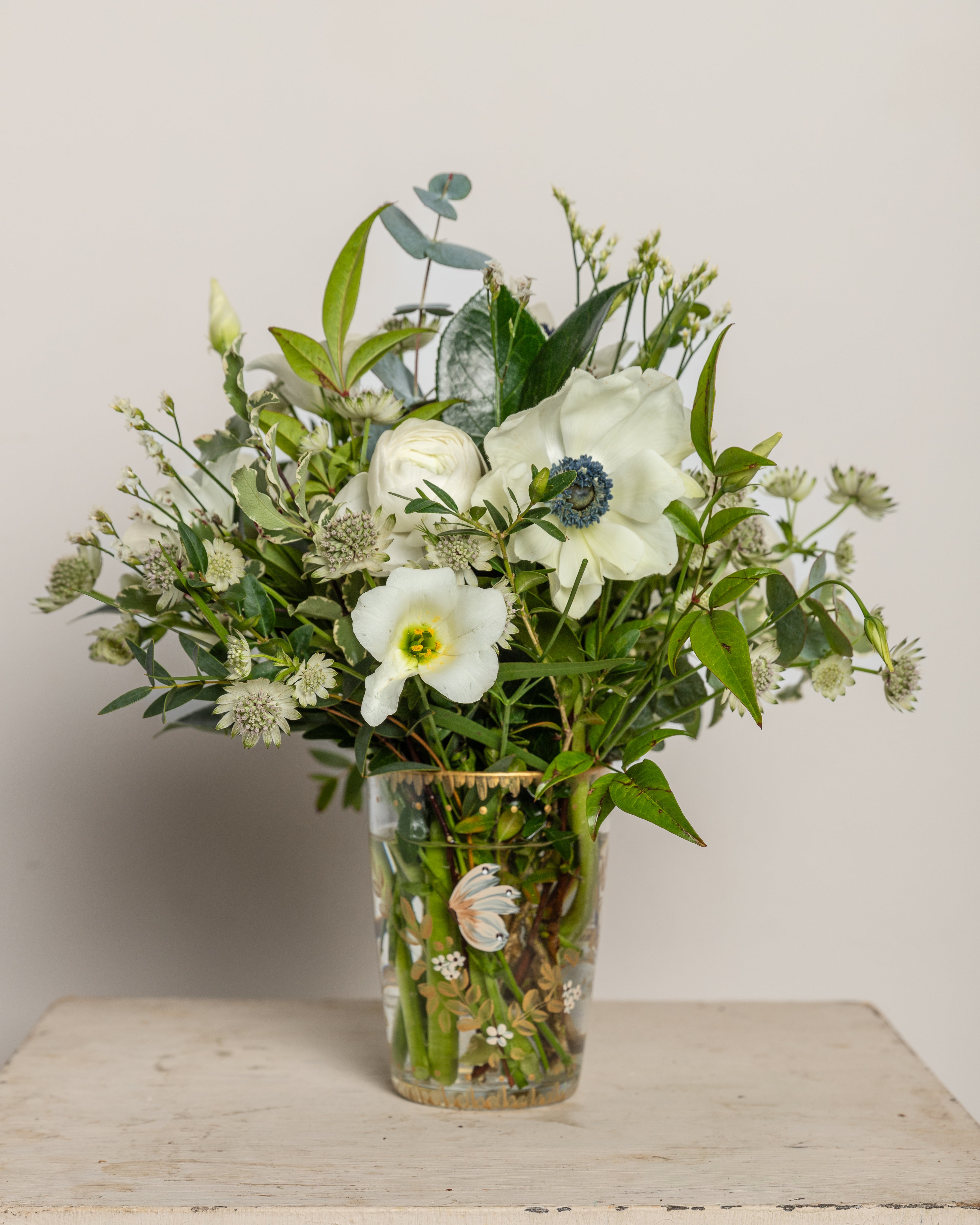 Vaso pintado a mano con flores